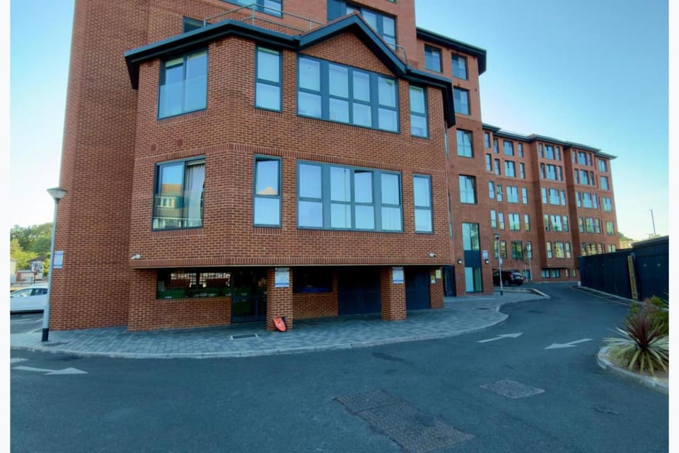 Property building, Day, Neighbourhood