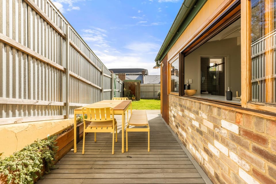 Character-Filled House Near Harbour, Rocks & City Apartment in Sydney