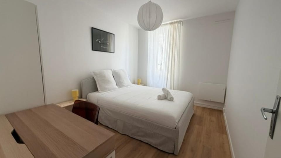 Bed, Photo of the whole room