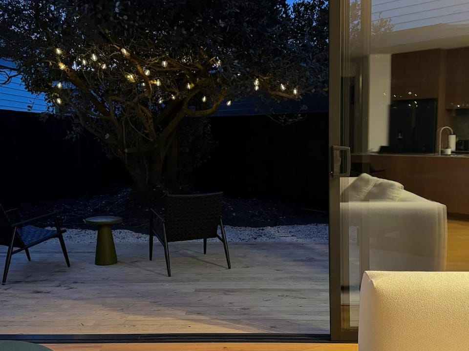Designer Villa, Panoramic Views & Private Spa House in Auckland