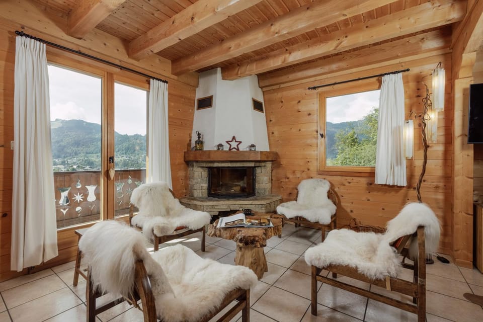 Natural landscape, TV and multimedia, Living room, Seating area, Mountain view, fireplace, fireplace, flat iron
