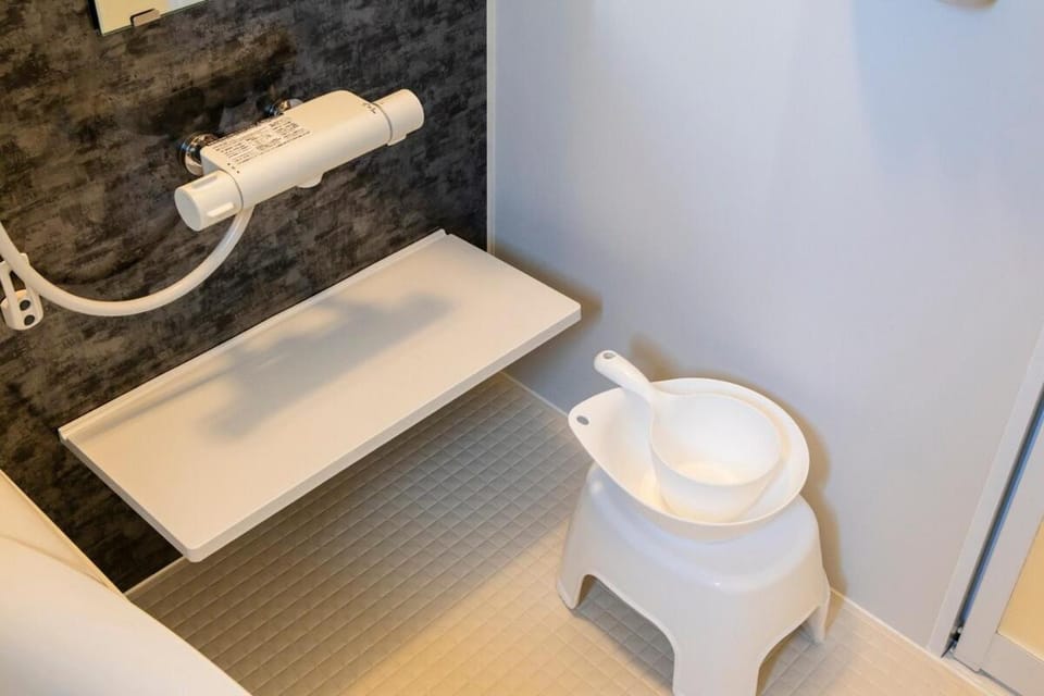 AMP FLAT KATAKASU SUITE - New Build House , Free Parking , Sleeps 11 , Near Gion Sta House in Fukuoka