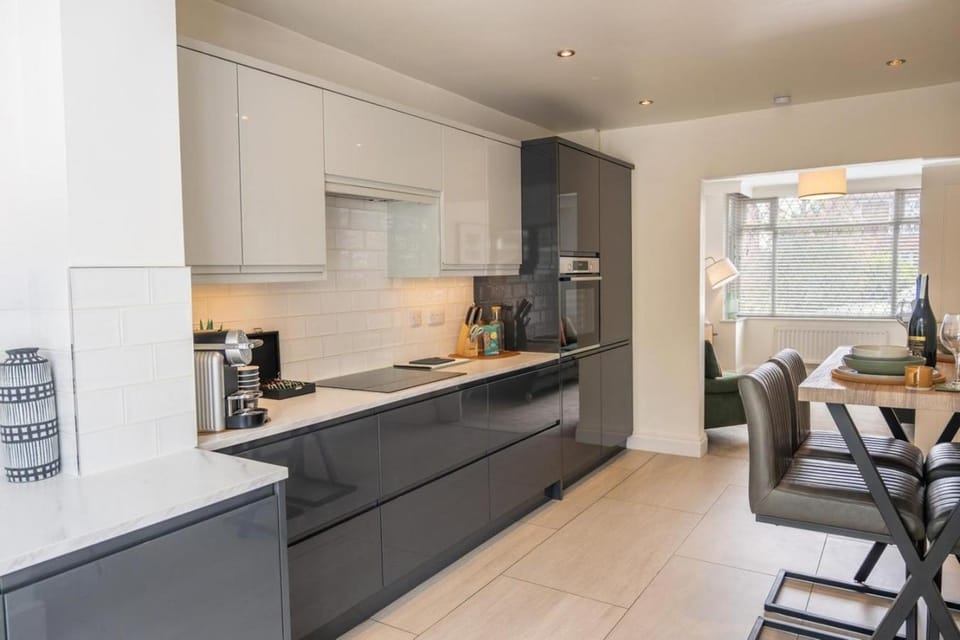 Dining area, kitchen