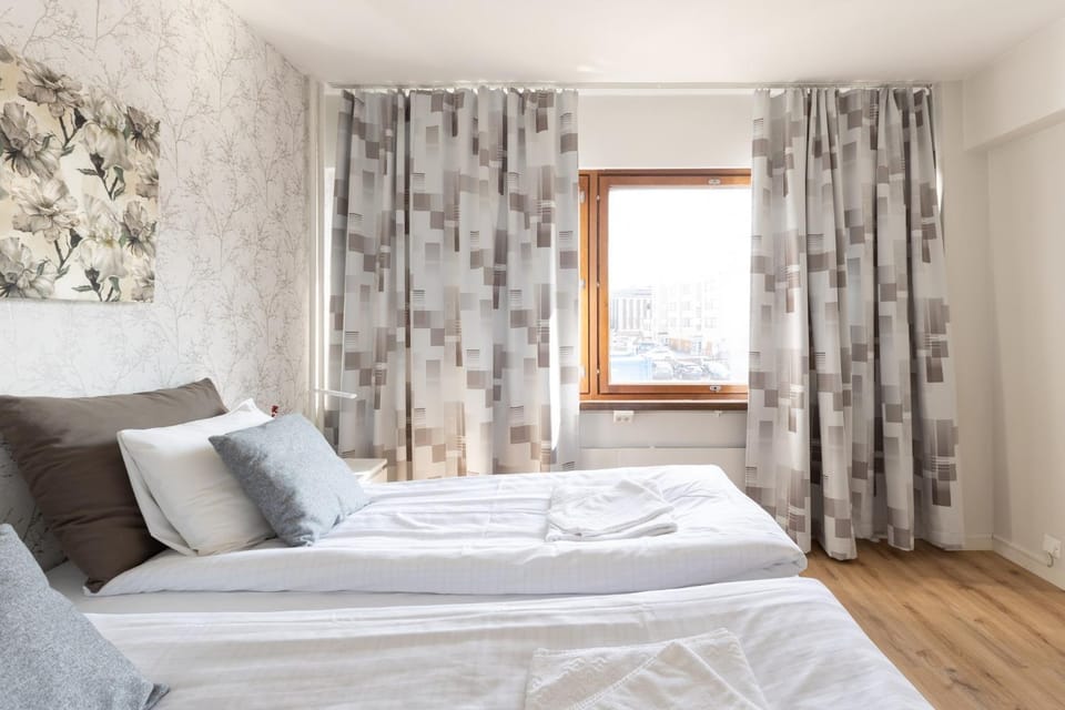 Bed, towels