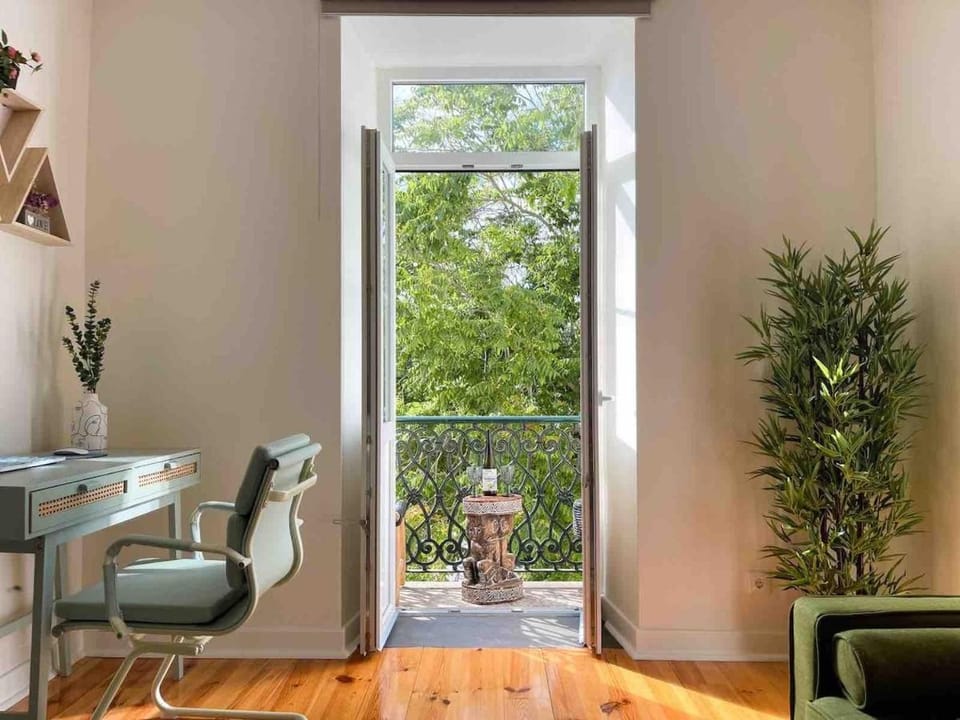 Boho by the Beach in Historic Old Town Apartment in Cascais
