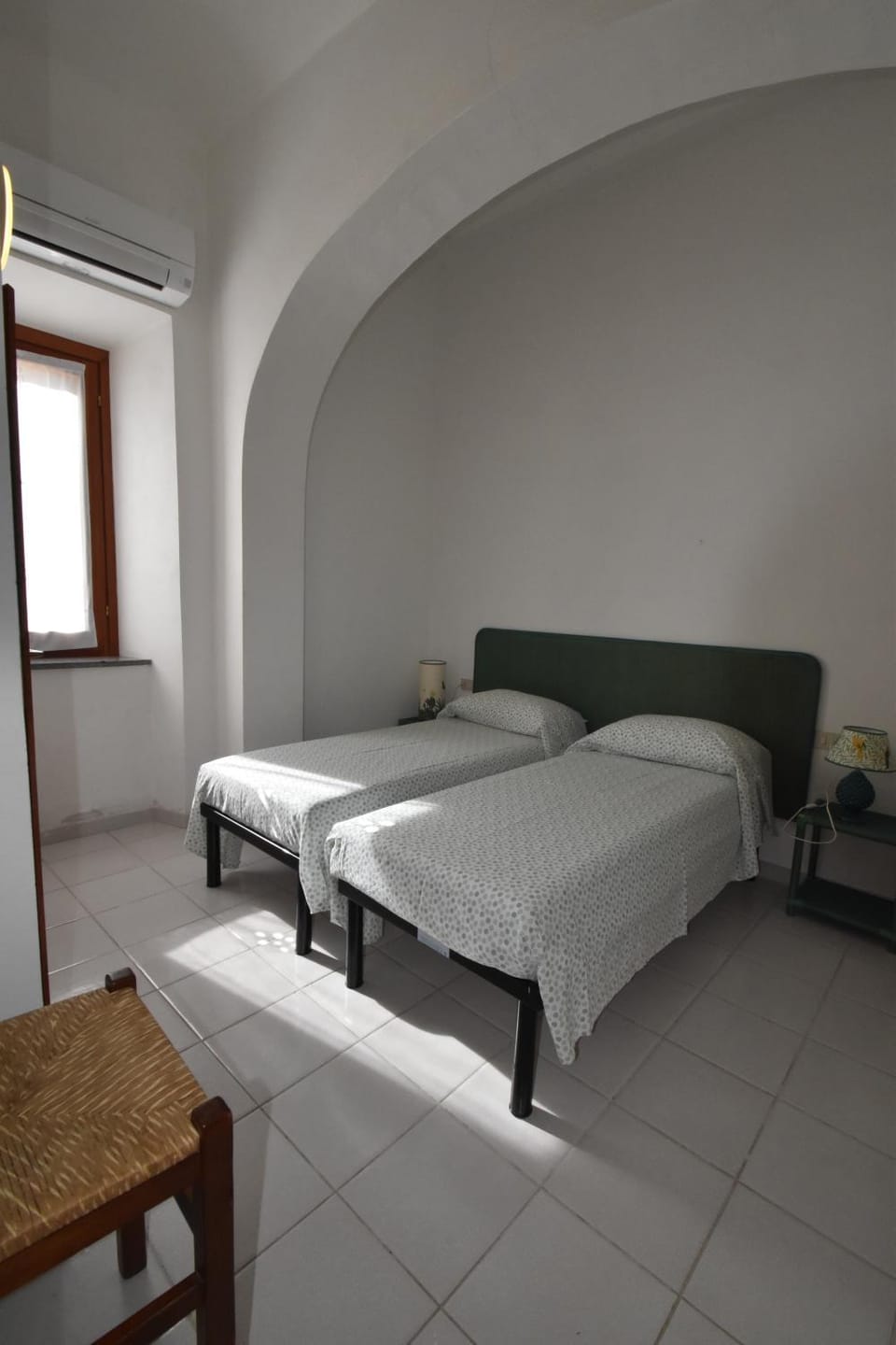 Bed, Photo of the whole room, Bedroom, air conditioner