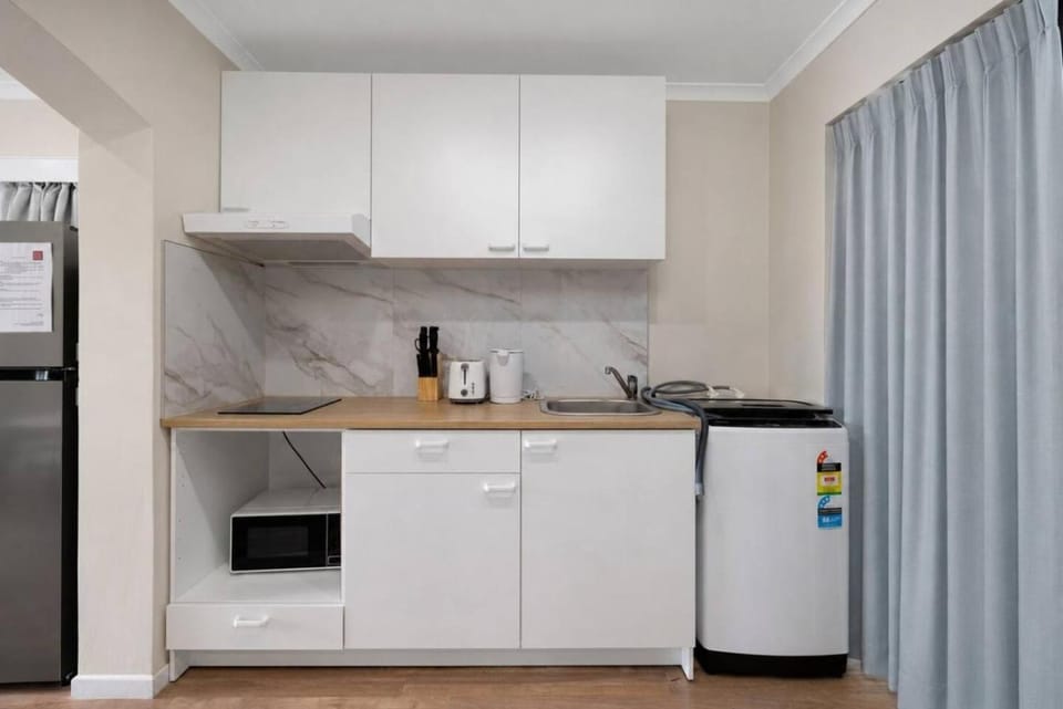 Private Sunnybank Studio, Parking, Great Location Apartment in Brisbane