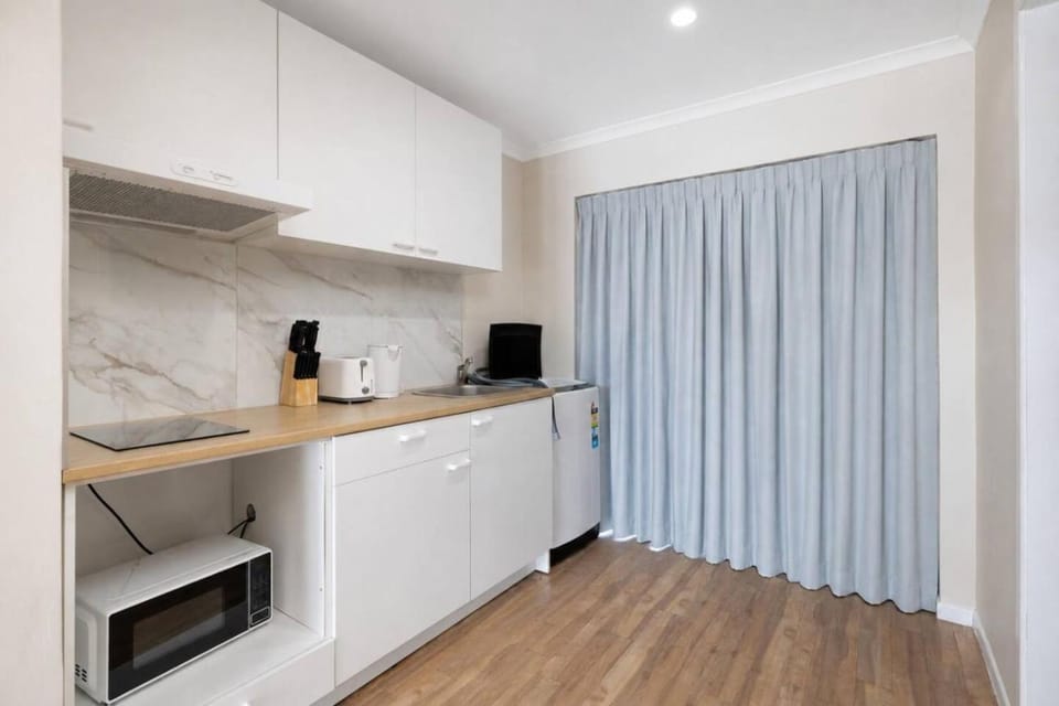 Private Sunnybank Studio, Parking, Great Location Apartment in Brisbane