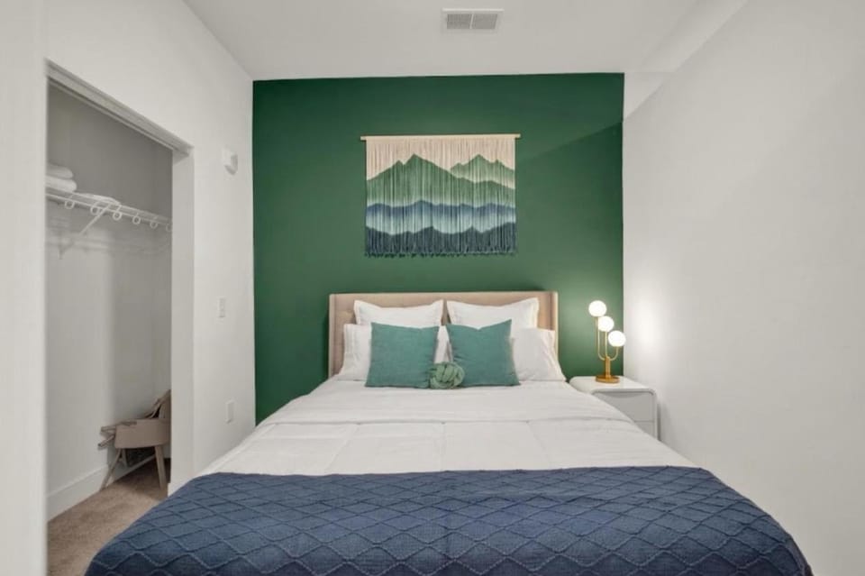 Bed, Decorative detail, Bedroom, wardrobe