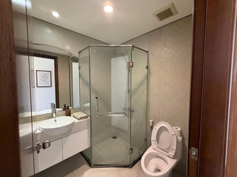 Shower, Toilet