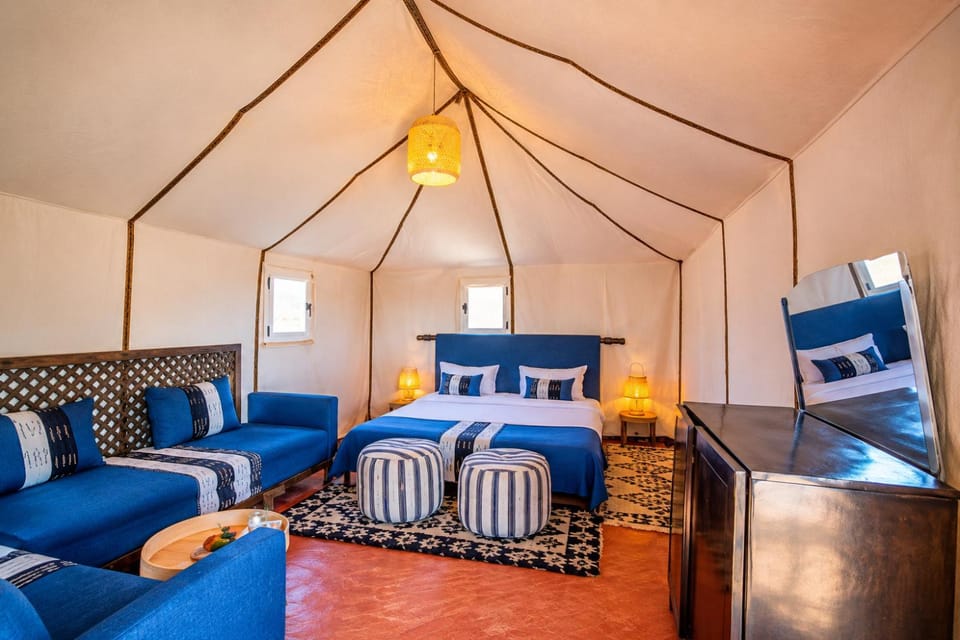 Bed, Living room, Photo of the whole room, Seating area, Bedroom
