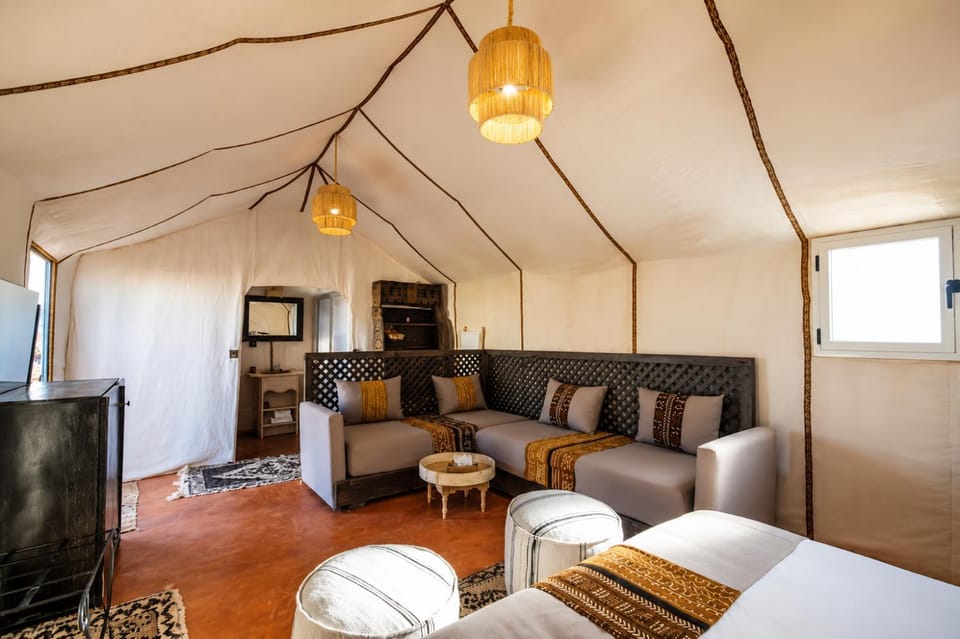 Bed, Living room, Photo of the whole room, Seating area, Bedroom