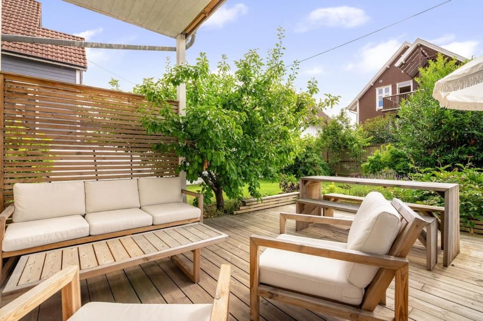 Two Bedroom Apartment with Two Bathrooms and Private Terrace and Garden Apartment in Stavanger