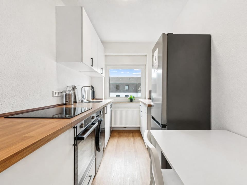 Kitchen or kitchenette, Dining area, dishwasher, oven, stove, toaster, washing machine