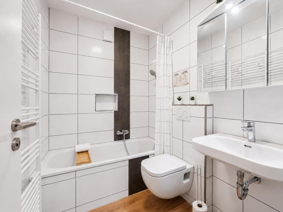 Shower, Toilet, Bathroom, Bath