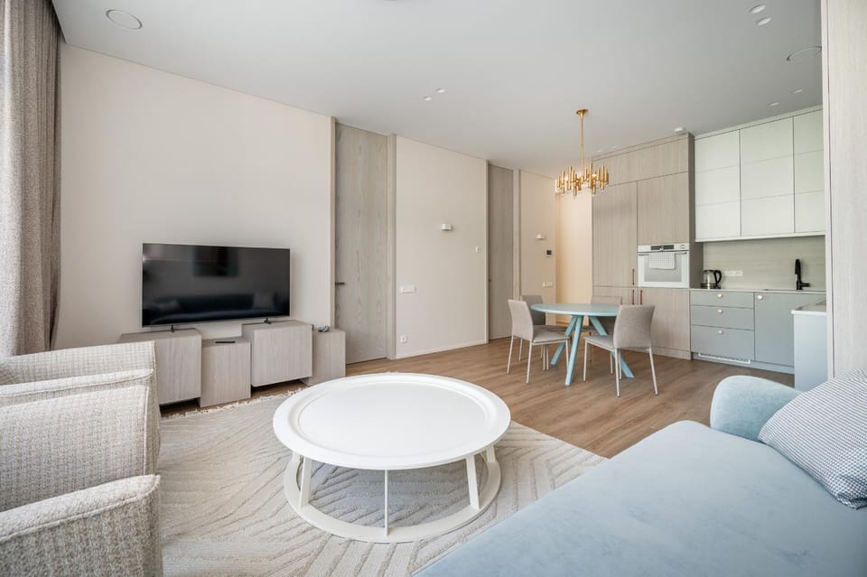 TV and multimedia, Living room, Seating area, Dining area