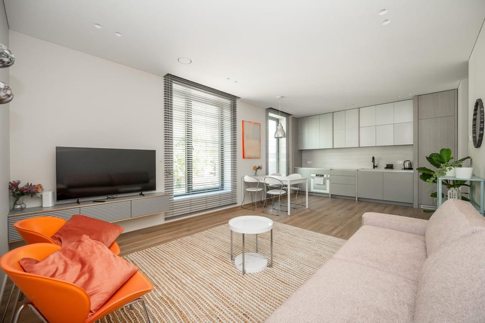 Communal lounge/ TV room, TV and multimedia, Living room, Seating area, Dining area