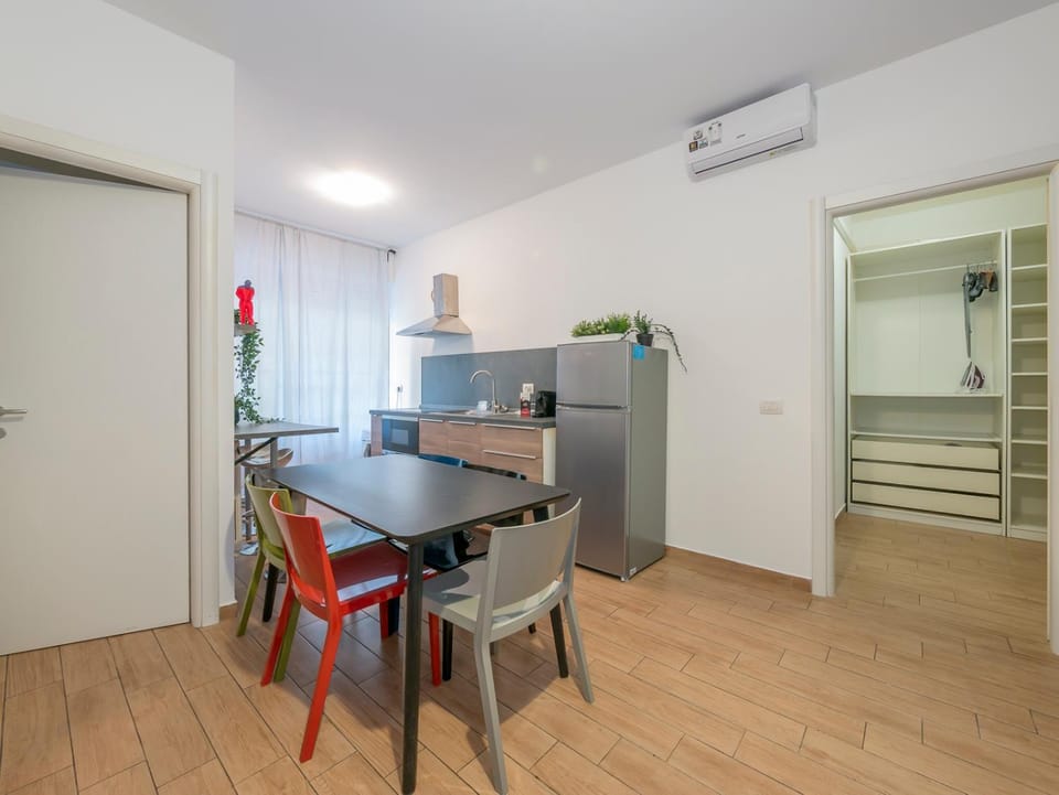 Kitchen or kitchenette, Dining area, oven, air conditioner
