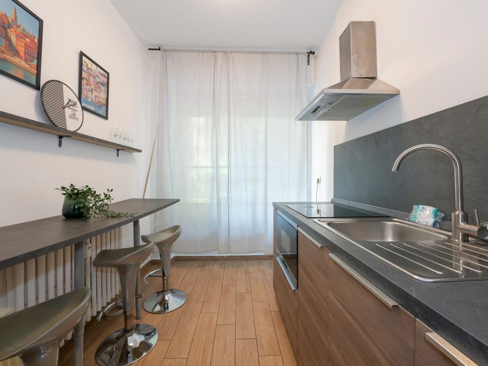 Kitchen or kitchenette, Dining area, stove