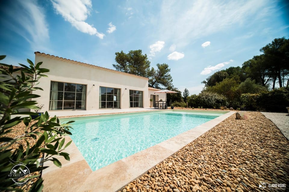 Property building, Swimming pool