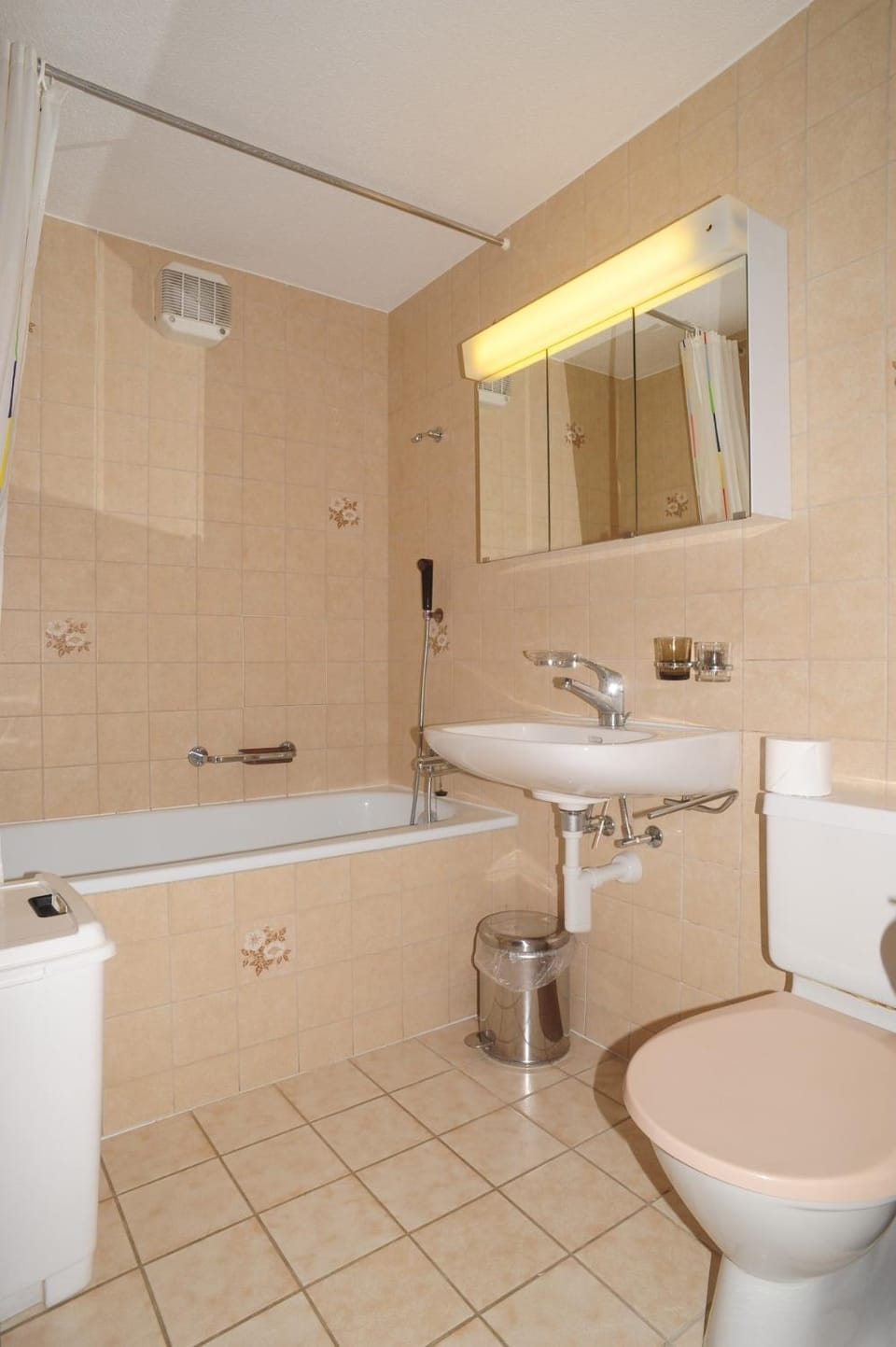 Kurhauspark Ferienwohnungen Quiet and sunny 2-room apartment with balcony Apartment in Aargau, Switzerland