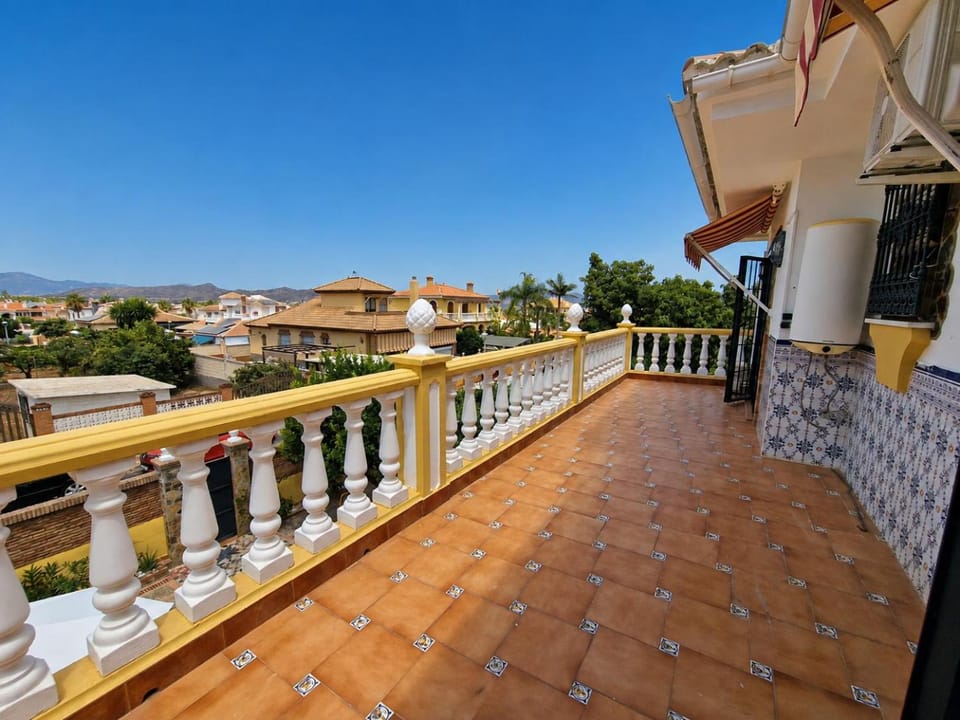 Family villa with 5 bedrooms and a pool Villa in Alhaurín de la Torre