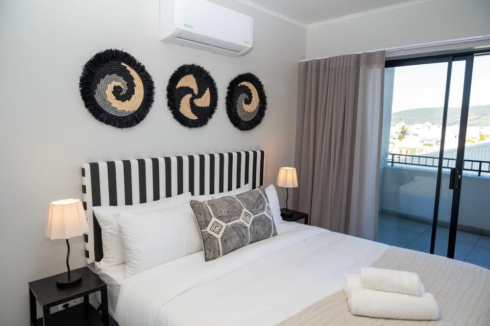 305 Seahorse - Premium 2 Bedroom Apartment with AC Apartment in Knysna