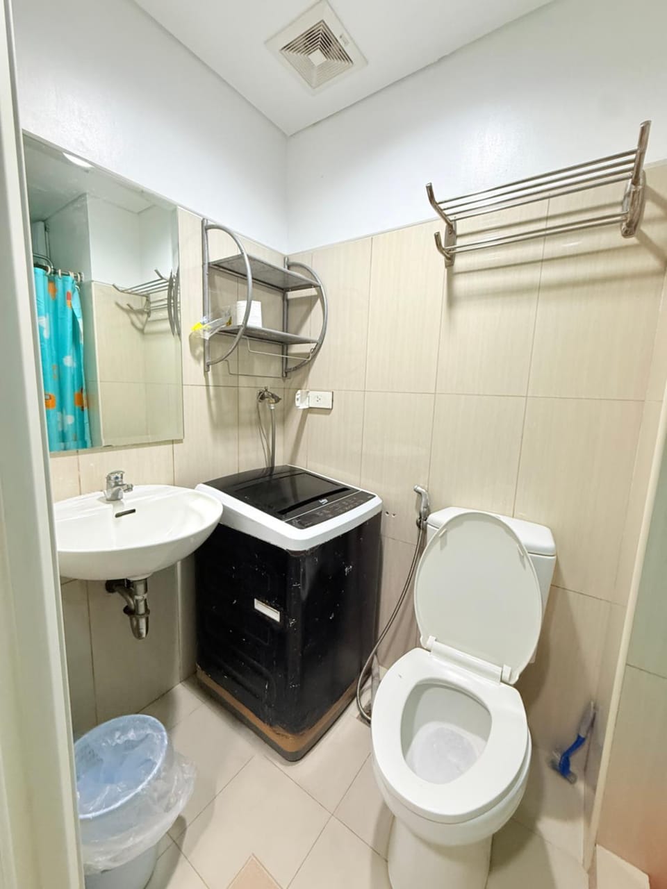 Shower, Toilet, Bathroom, bidet, towels