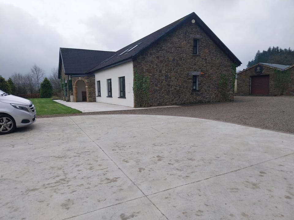 Property building, Day, Street view
