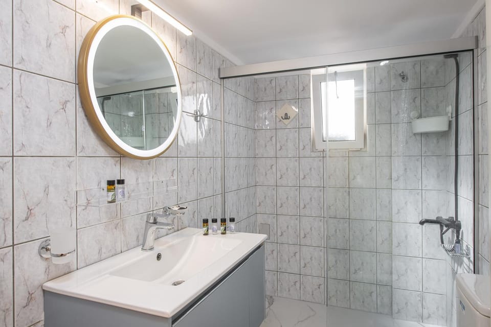 Shower, Bathroom, towels
