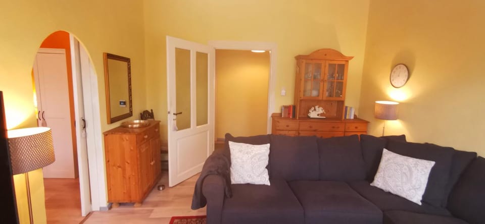 Communal lounge/ TV room, Living room, Seating area