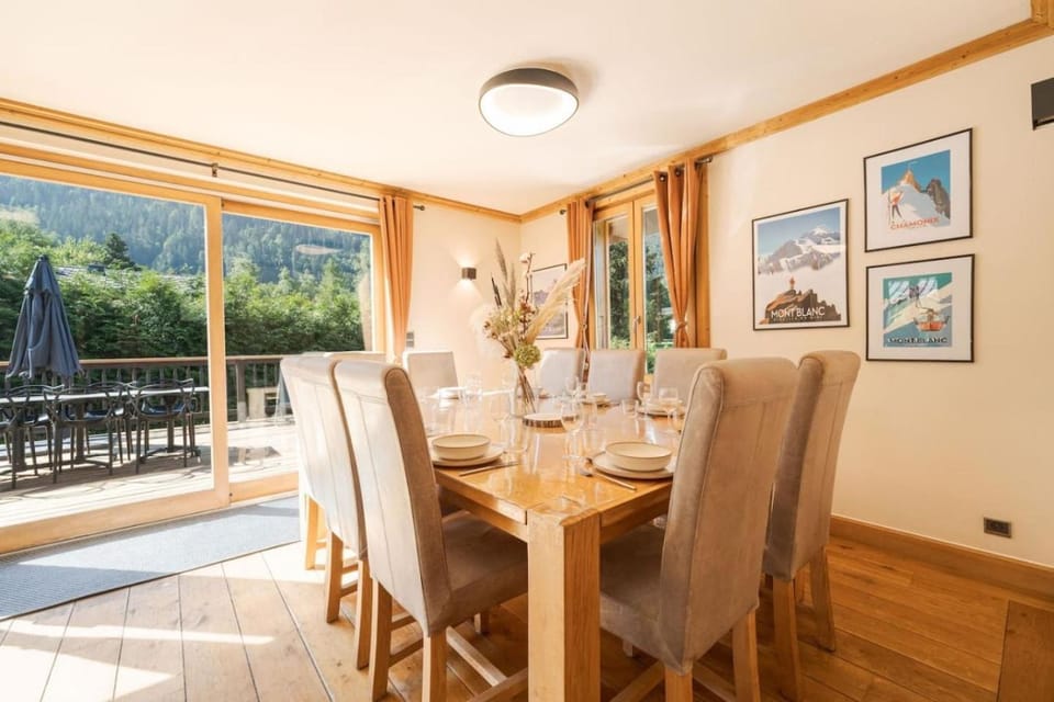 Moraine Chalet Vue 10pers Sauna Jacuzzi Chalet in Les Houches