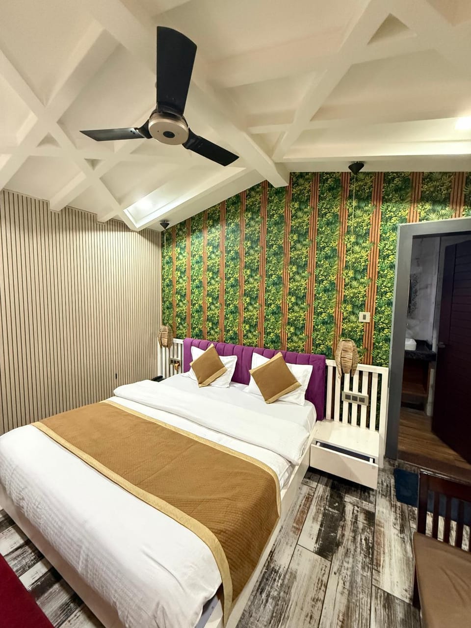 Hotel Lotus, Kanpur Hotel in Uttar Pradesh