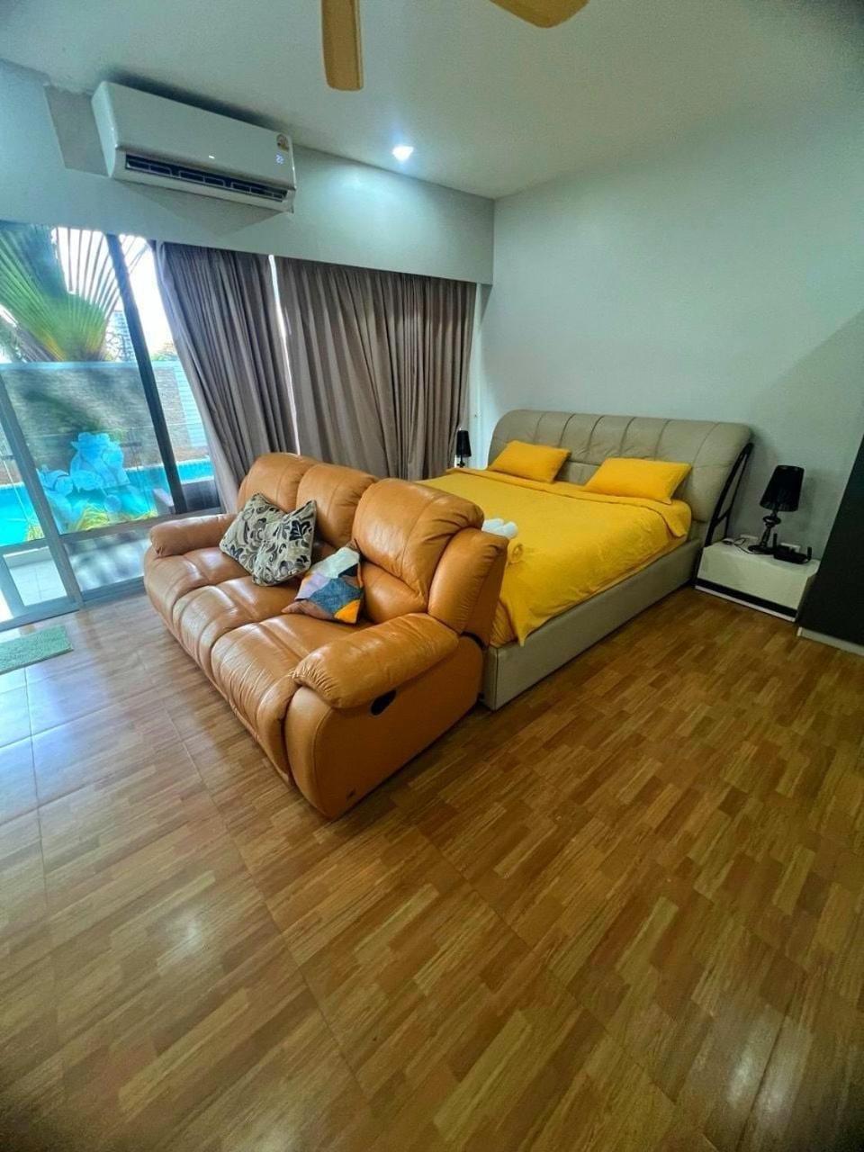 Bed, Photo of the whole room, Seating area, Bedroom, air conditioner