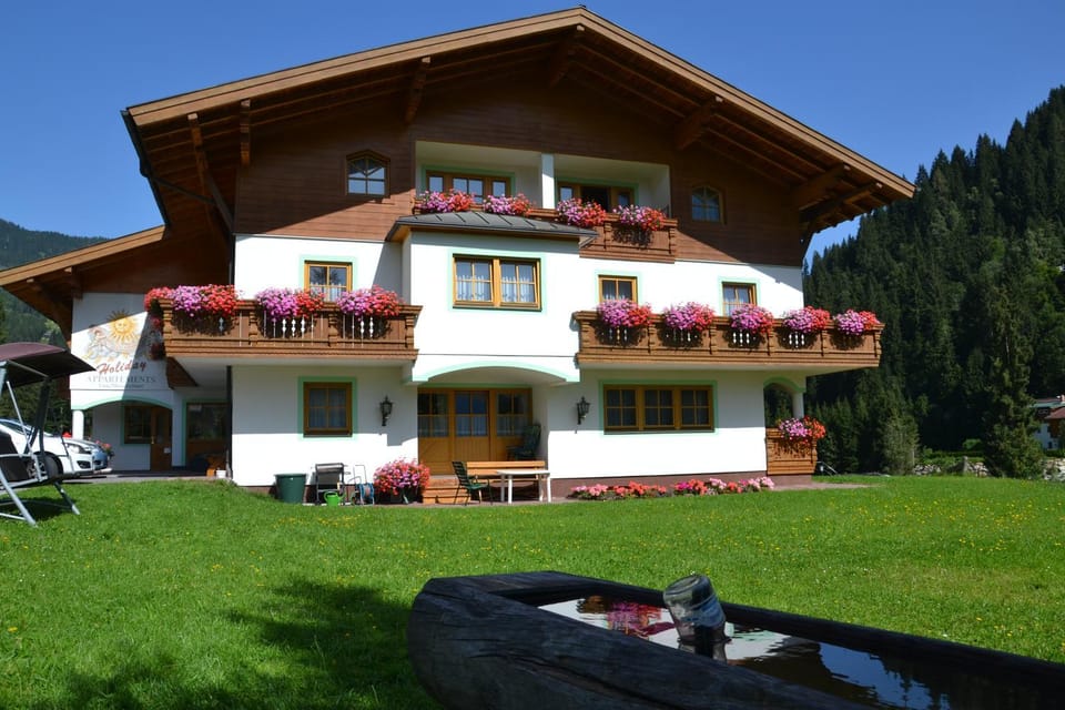 Property building, Summer, Garden