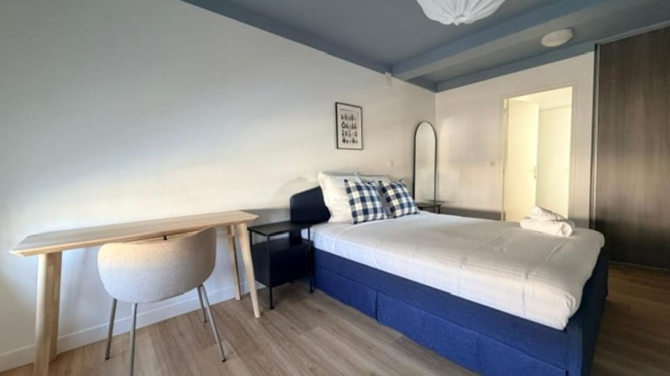 Bed, Bedroom