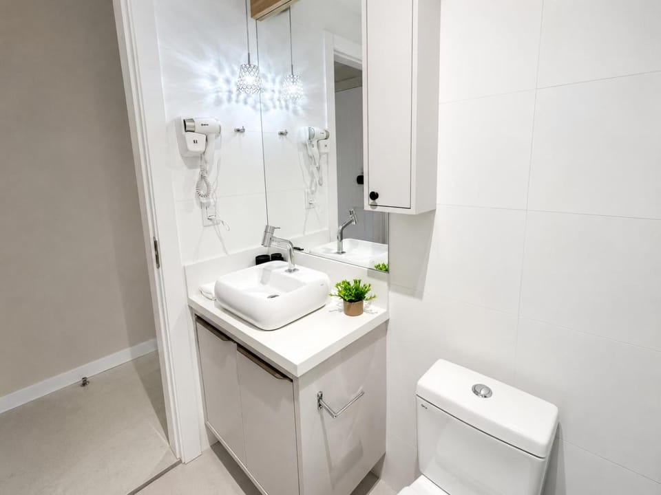 Toilet, Bathroom, towels