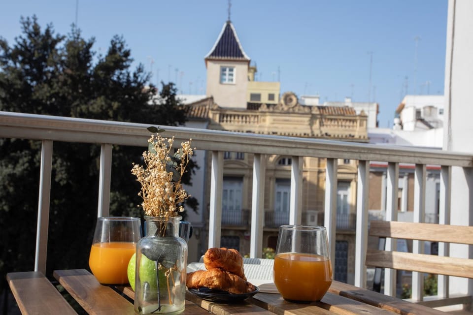 View (from property/room), Balcony/Terrace, City view