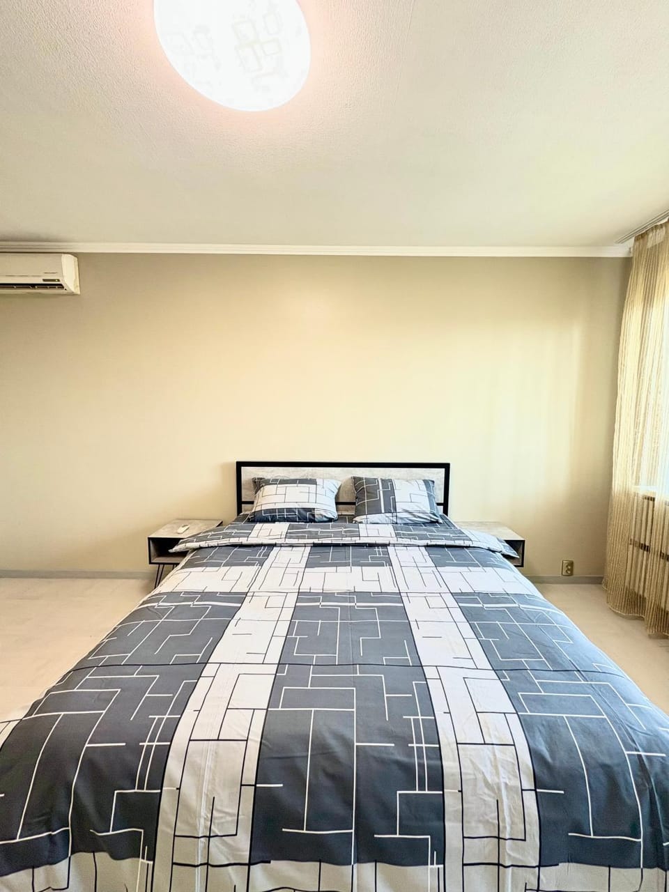 Bed, Photo of the whole room, Bedroom, air conditioner
