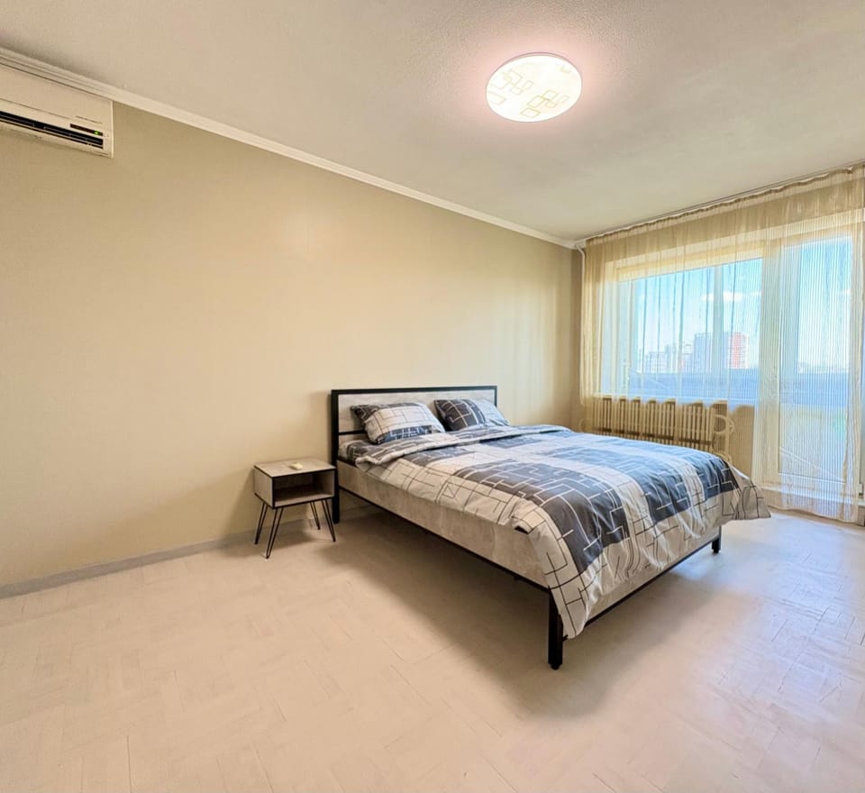Bed, Photo of the whole room, Bedroom, air conditioner