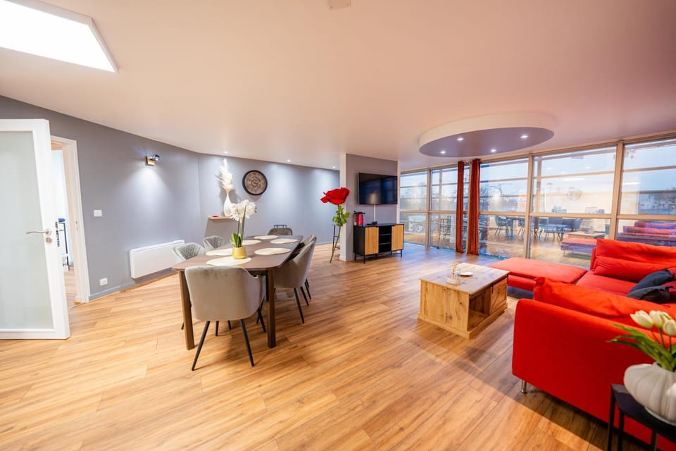 Living room, Dining area