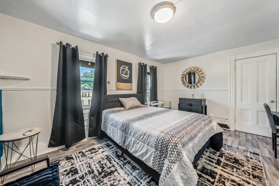 Bed, Photo of the whole room, Bedroom