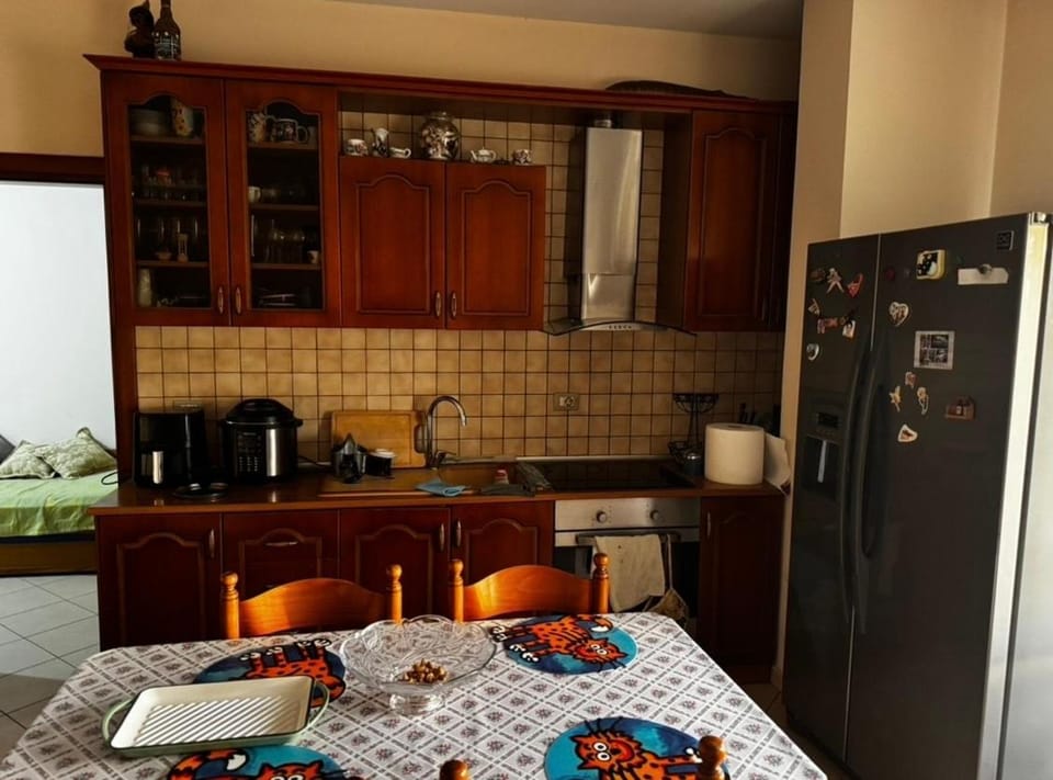 Kitchen or kitchenette, Dining area, stove