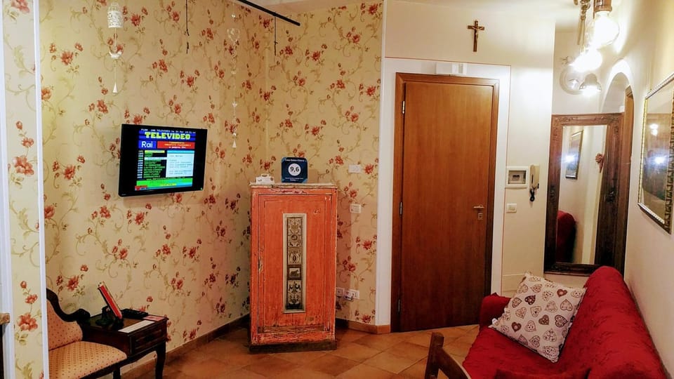 TV and multimedia, Living room, Other, Decorative detail, Seating area, Dining area