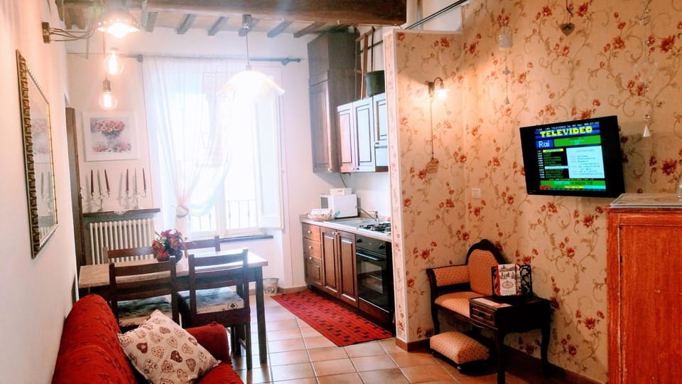 Communal lounge/ TV room, TV and multimedia, Coffee/tea facilities, Kitchen or kitchenette, Living room, Seating area, Dining area, Area and facilities