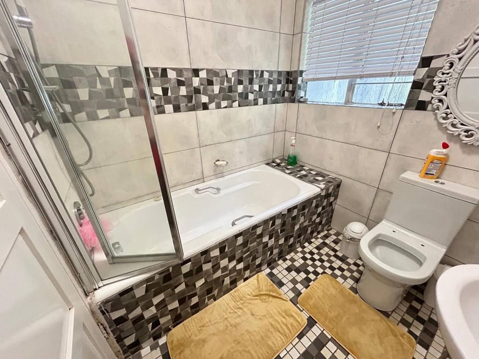 Tranquil 1-Bedroom House Rental in Randburg, South Africa House in Randburg