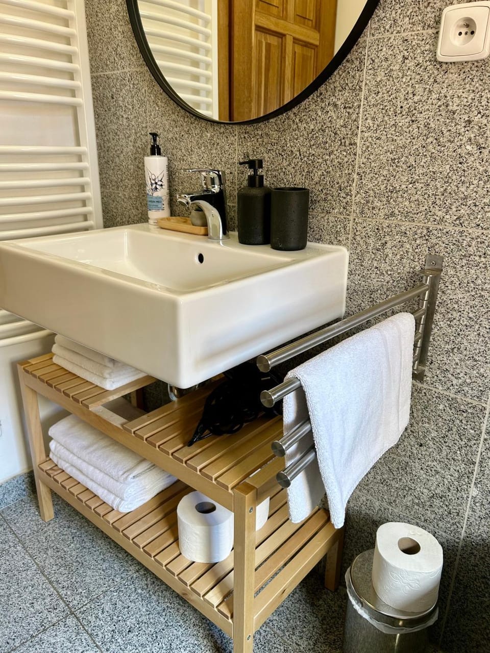 Bathroom, towels
