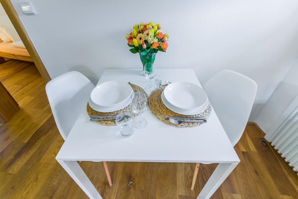 Food and drinks, Dining area