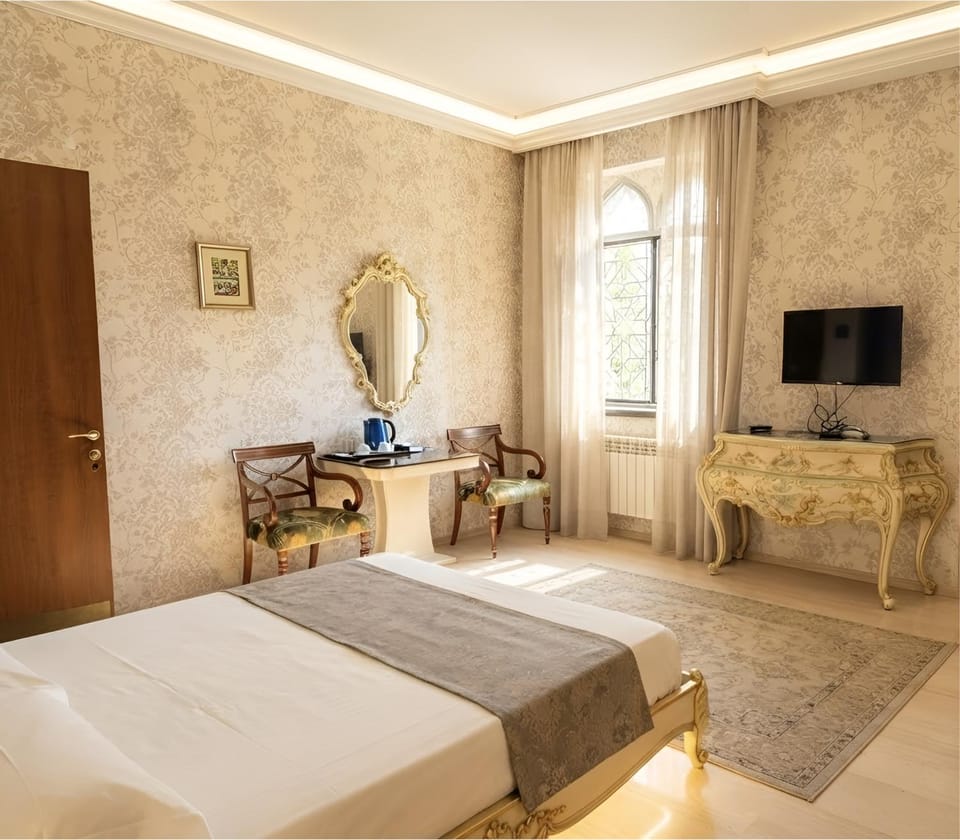 Bed, Seating area