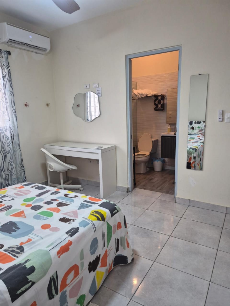 Bed, Photo of the whole room, Bedroom, air conditioner